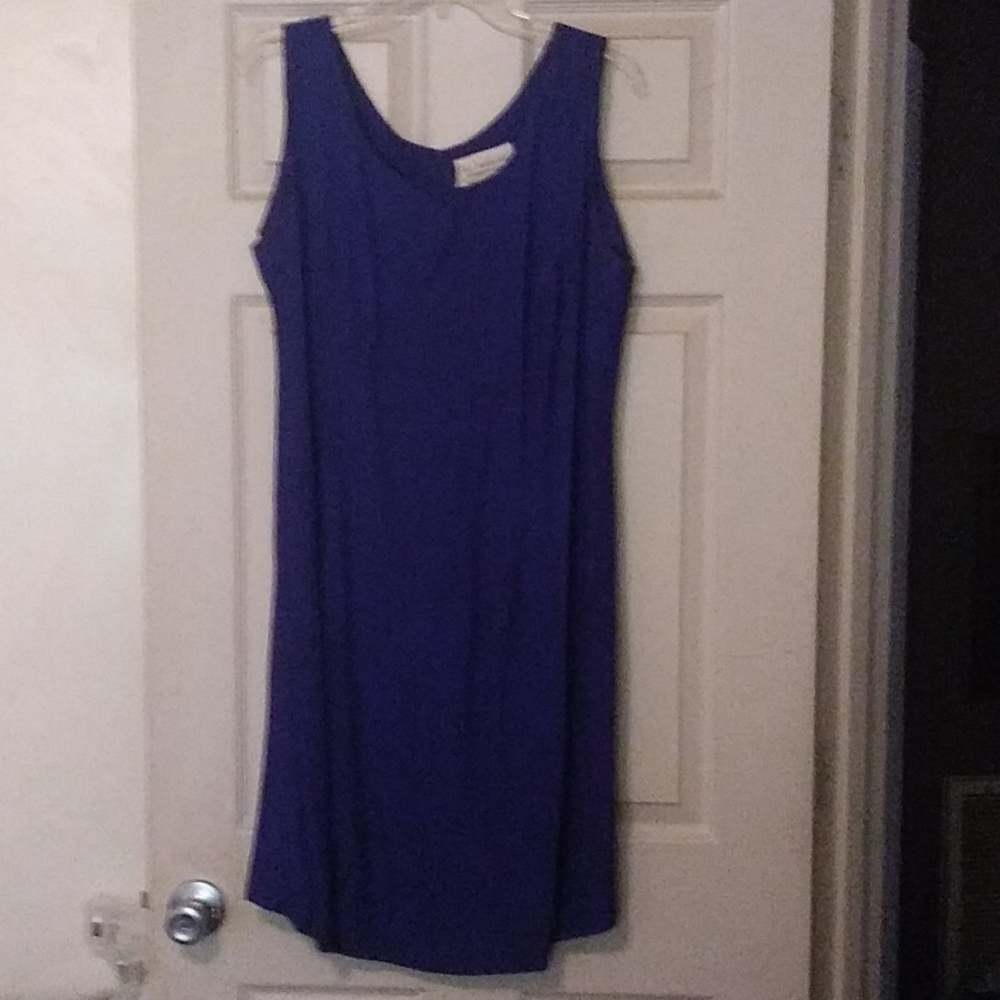 Dress - Picture 2 of 4